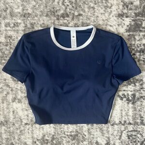 Lululemon Tight-Fit Cropped Shelf-Bra T-Shirt *Medium Support, B/C Cup